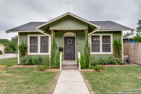 1004 EDISON DR
