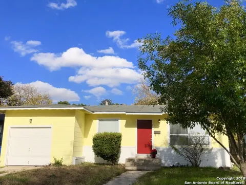 210 LADDIE PL