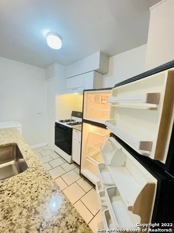 827 DUNWOODIE DR San Antonio, TX 78219