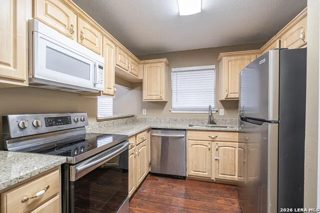 821 Meadow Stone Converse, TX 78109
