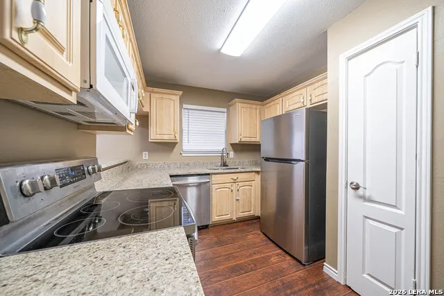 821 Meadow Stone Converse, TX 78109