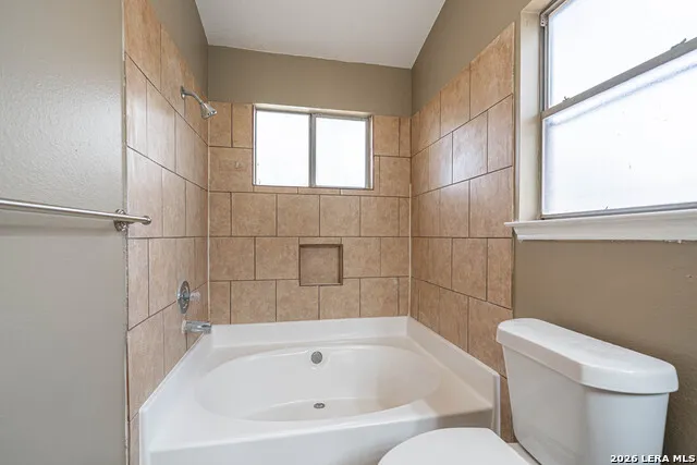 821 Meadow Stone Converse, TX 78109