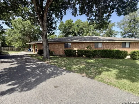 705 WOODCREST CIR