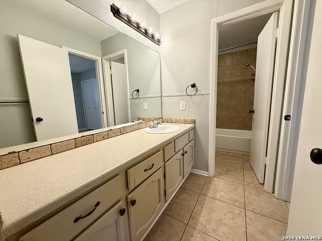 705 WOODCREST CIR New Braunfels, TX 78130