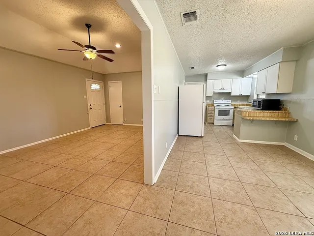 705 WOODCREST CIR New Braunfels, TX 78130