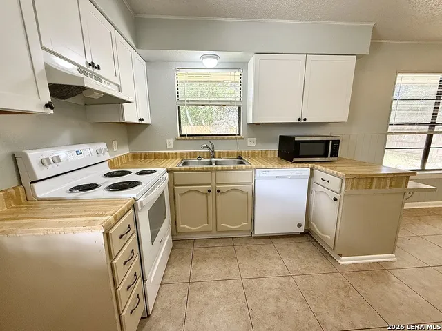 705 WOODCREST CIR New Braunfels, TX 78130