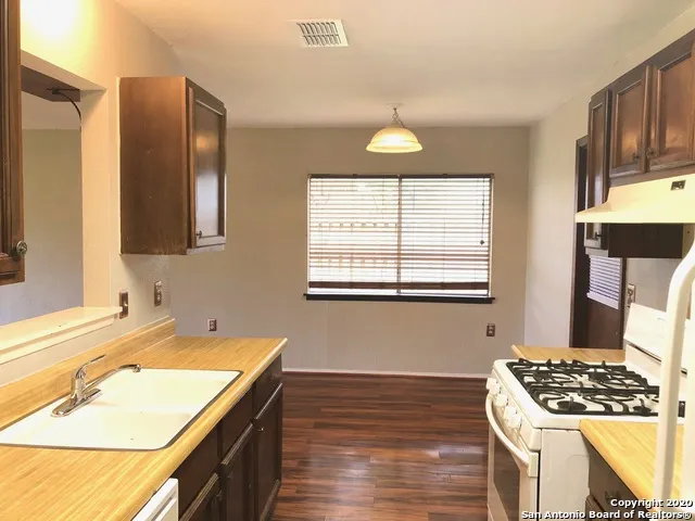 11205 CHAMPION OAK Live Oak, TX 78233