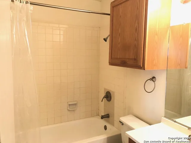 11205 CHAMPION OAK Live Oak, TX 78233