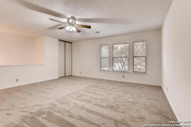 8507 Park Olympia Universal City, TX 78148