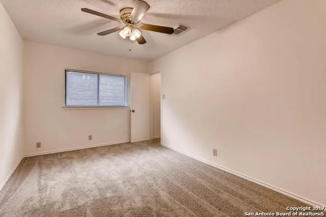 8507 Park Olympia Universal City, TX 78148