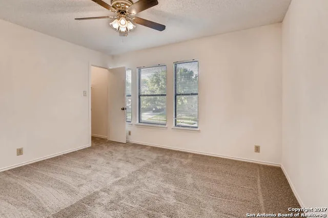 8507 Park Olympia Universal City, TX 78148