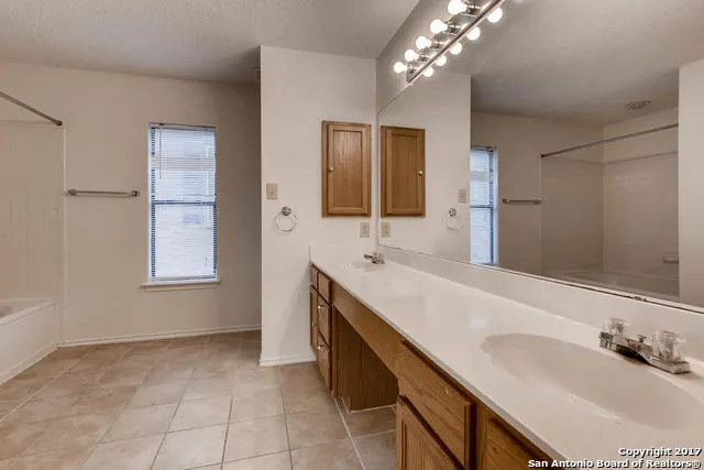 8507 Park Olympia Universal City, TX 78148