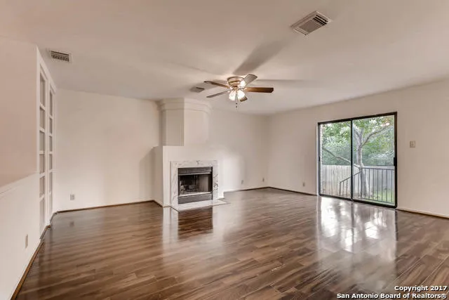 8507 Park Olympia Universal City, TX 78148