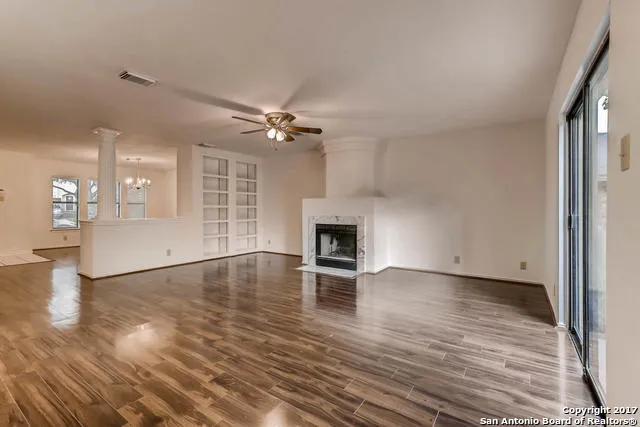 8507 Park Olympia Universal City, TX 78148