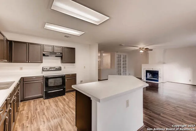 8507 Park Olympia Universal City, TX 78148