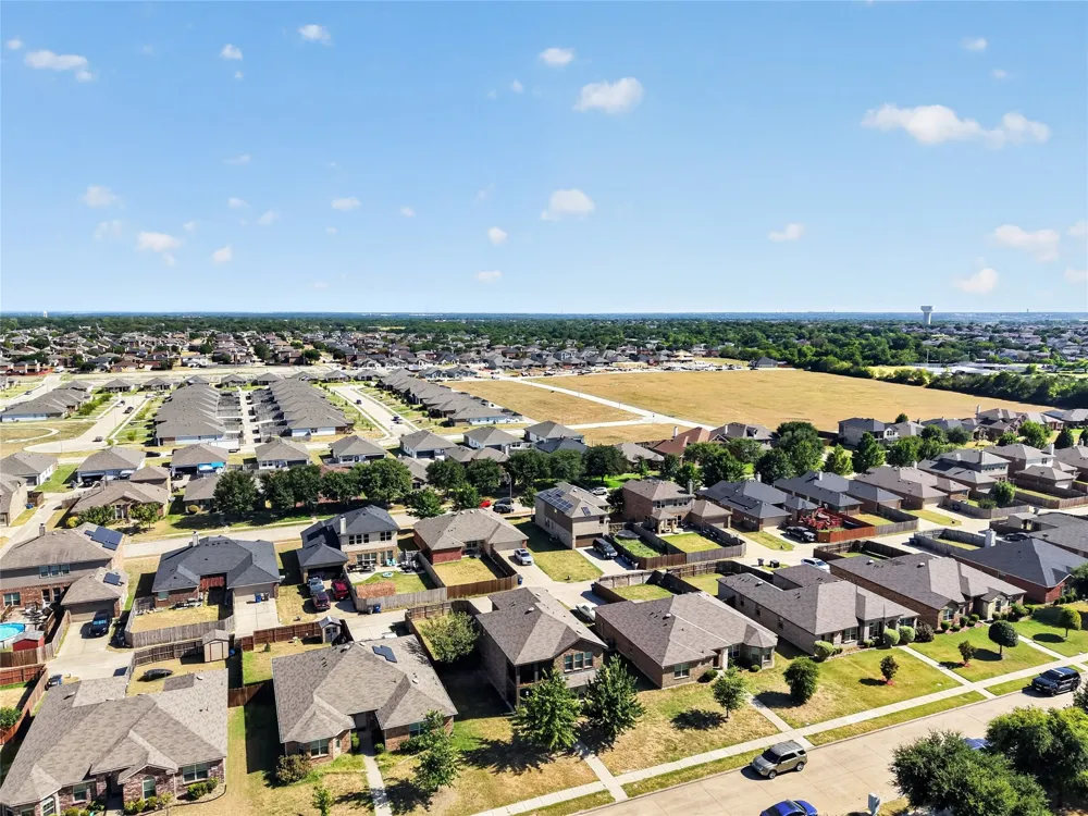 1518 Illinois Avenue Lancaster, TX 75134