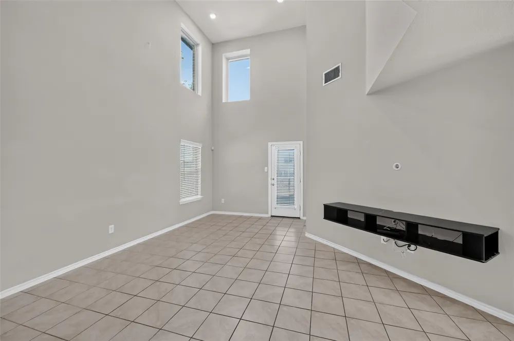 1518 Illinois Avenue Lancaster, TX 75134