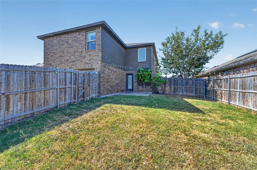 1518 Illinois Avenue Lancaster, TX 75134