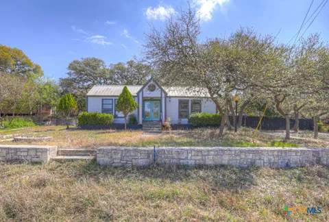 499 Lakeway
