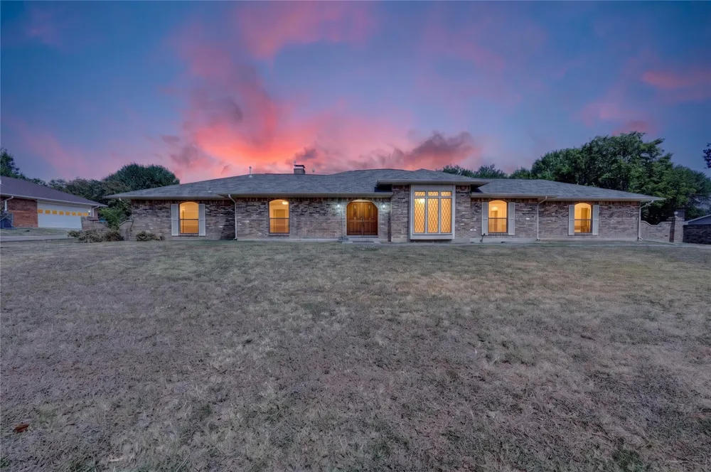1226 Ranch Valley Drive DeSoto, TX 75115