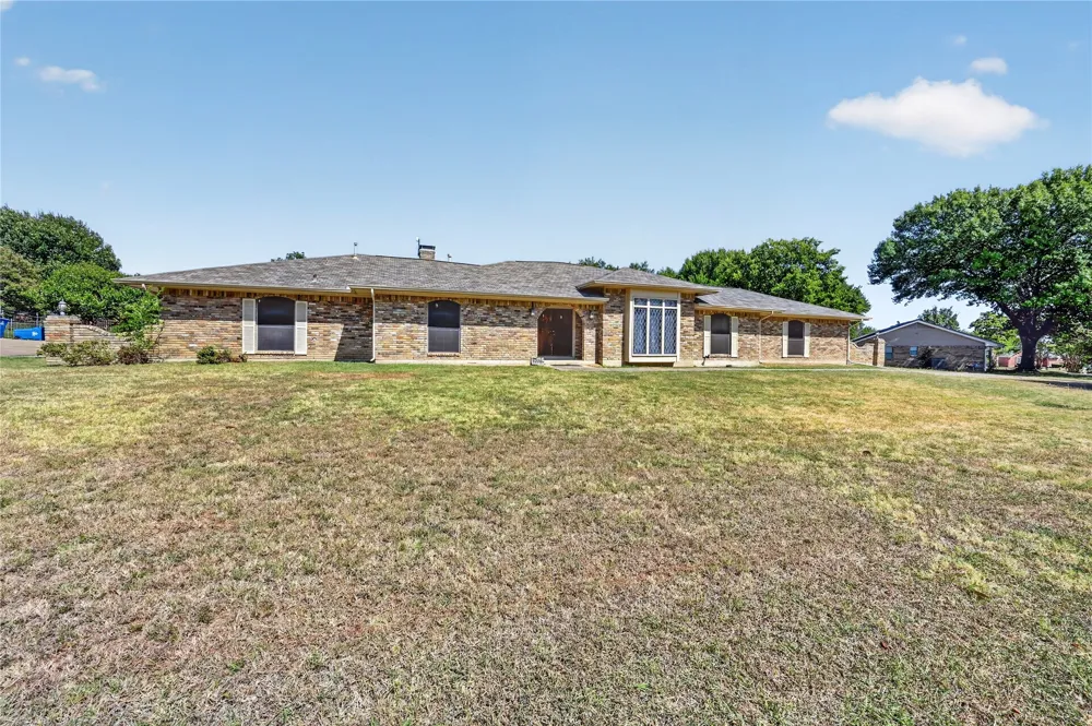 1226 Ranch Valley Drive DeSoto, TX 75115
