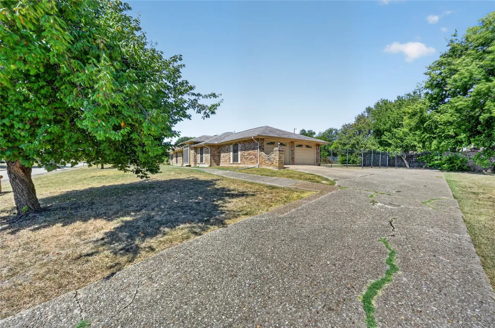 1226 Ranch Valley Drive DeSoto, TX 75115