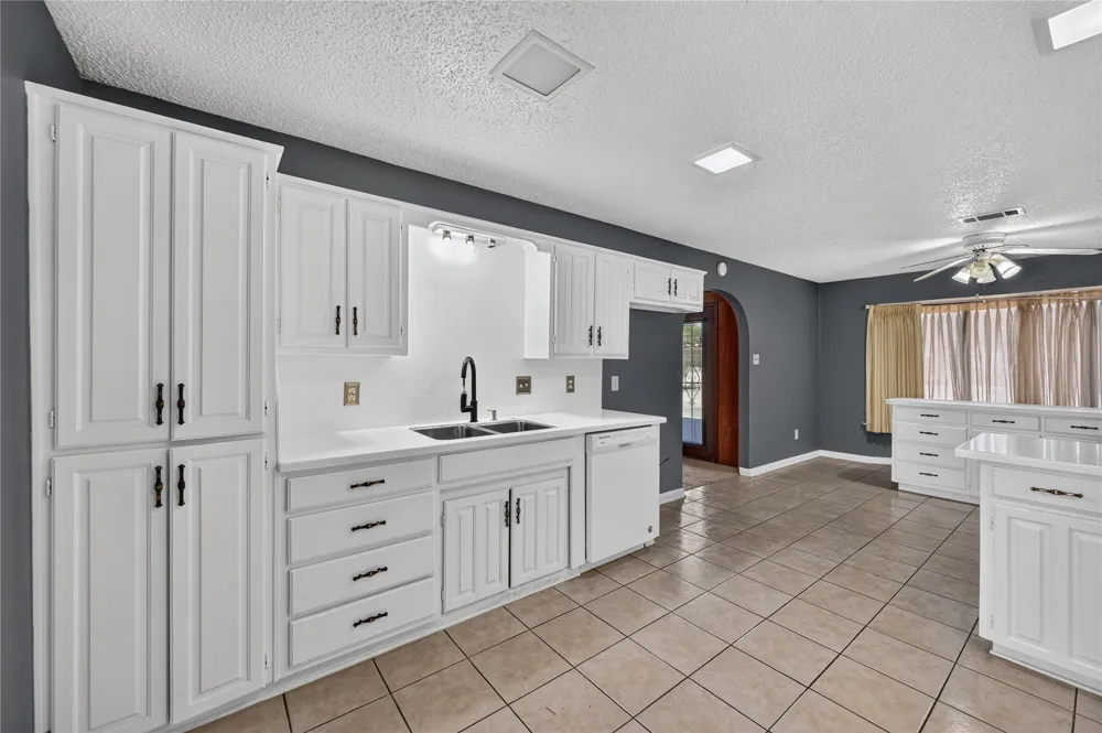 1226 Ranch Valley Drive DeSoto, TX 75115