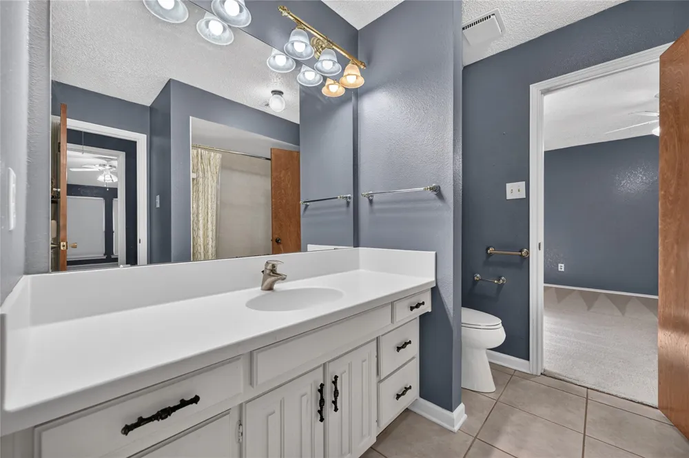 1226 Ranch Valley Drive DeSoto, TX 75115