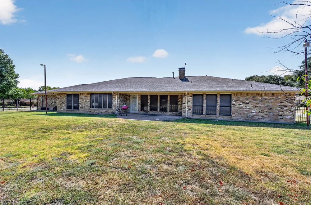 1226 Ranch Valley Drive DeSoto, TX 75115