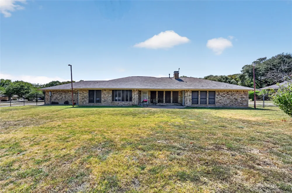 1226 Ranch Valley Drive DeSoto, TX 75115