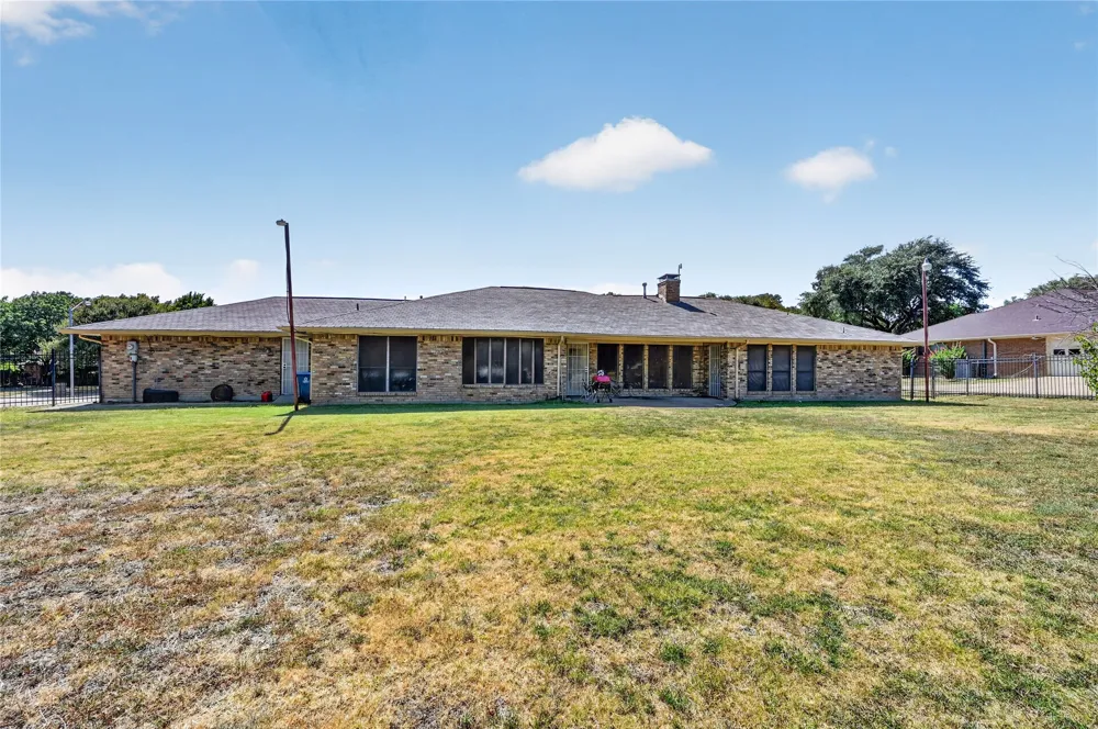 1226 Ranch Valley Drive DeSoto, TX 75115