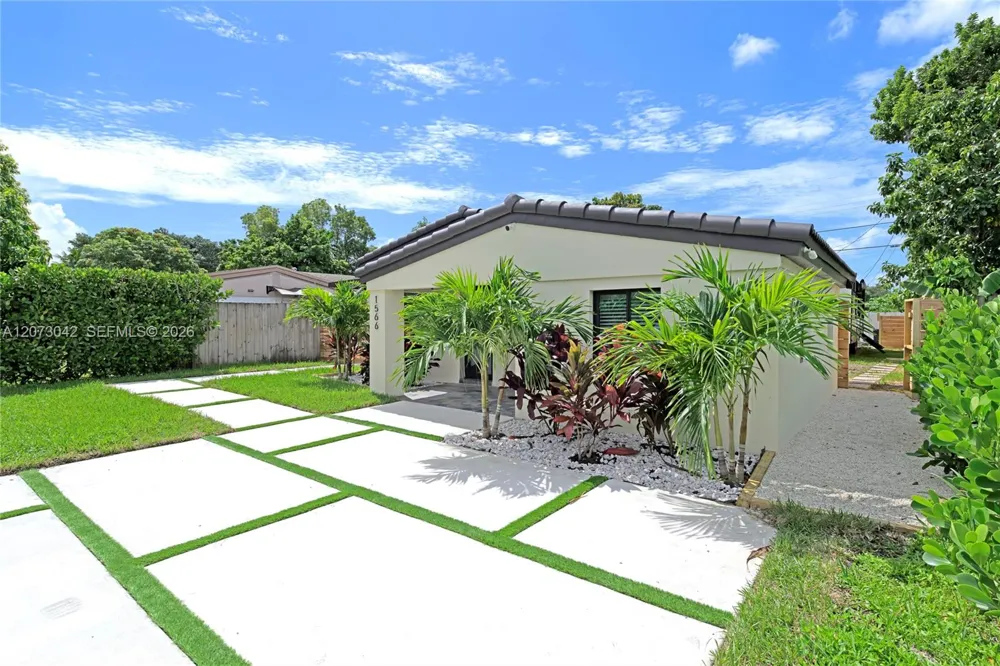 1566 NE 174th St North Miami Beach, FL 33162