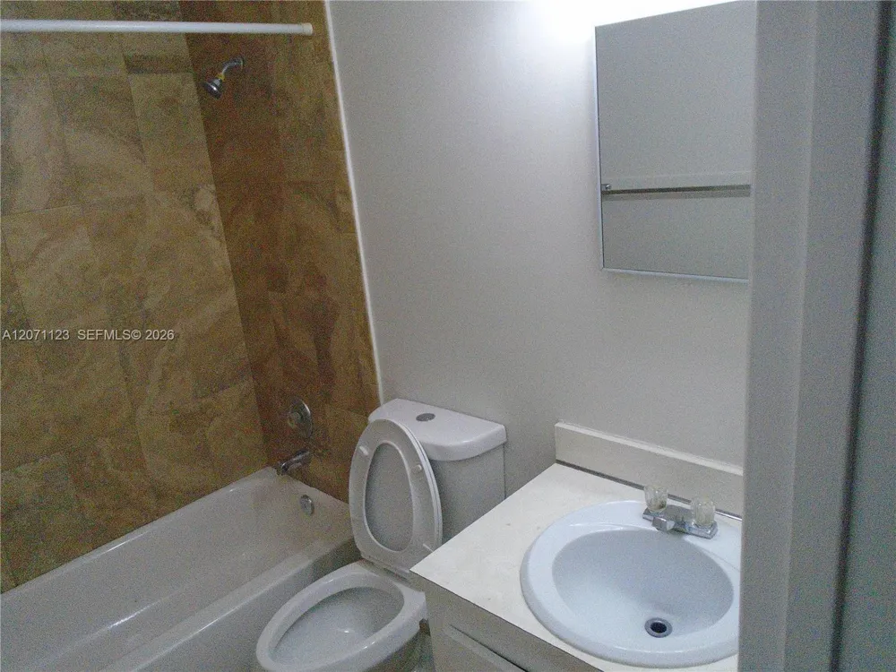 1648 NW 58TH AV #3 Lauderhill, FL 33313