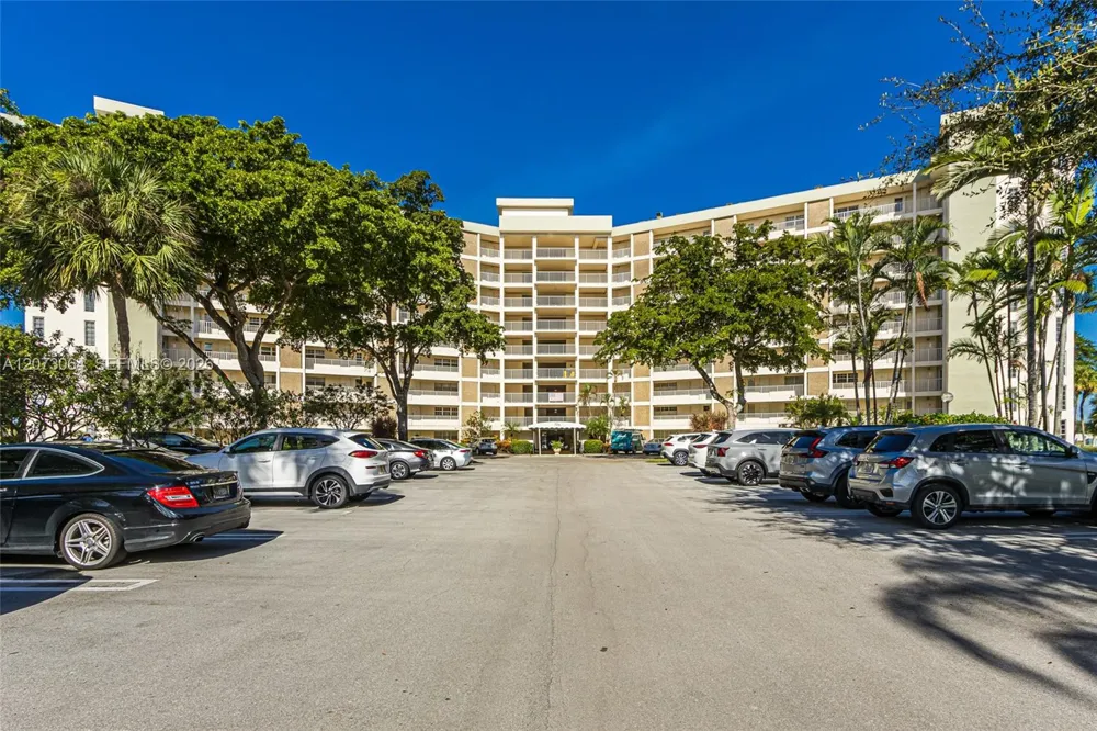 3090 Course Dr #709 Pompano Beach, FL 33069