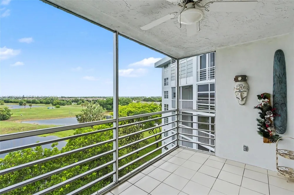 3090 Course Dr #709 Pompano Beach, FL 33069