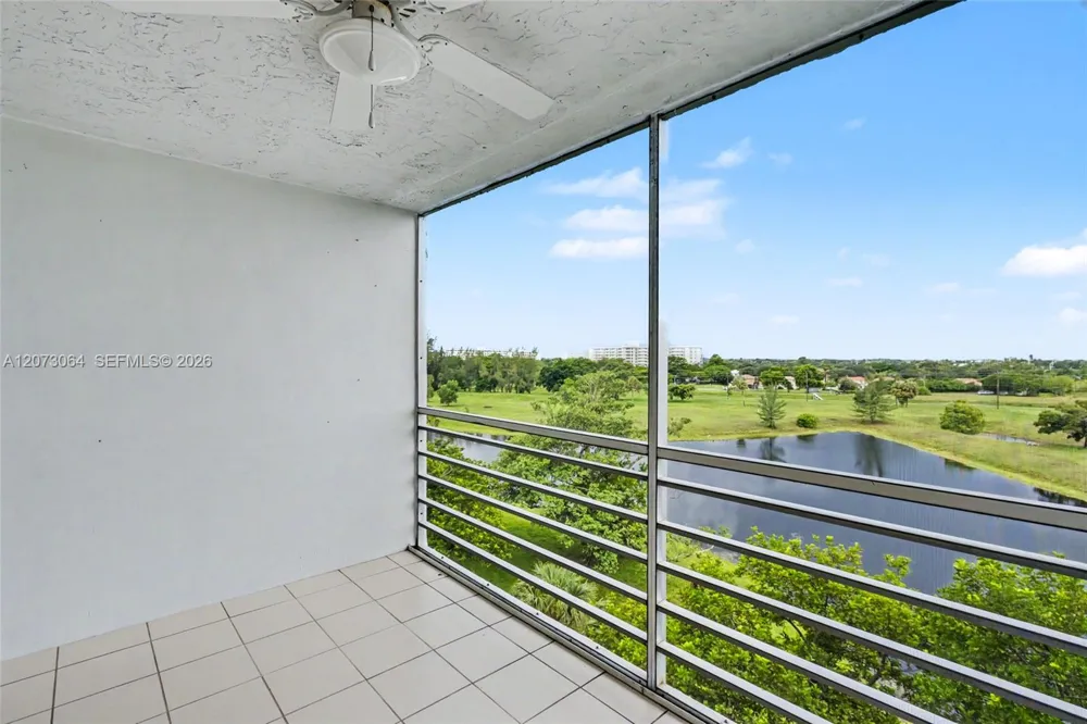 3090 Course Dr #709 Pompano Beach, FL 33069