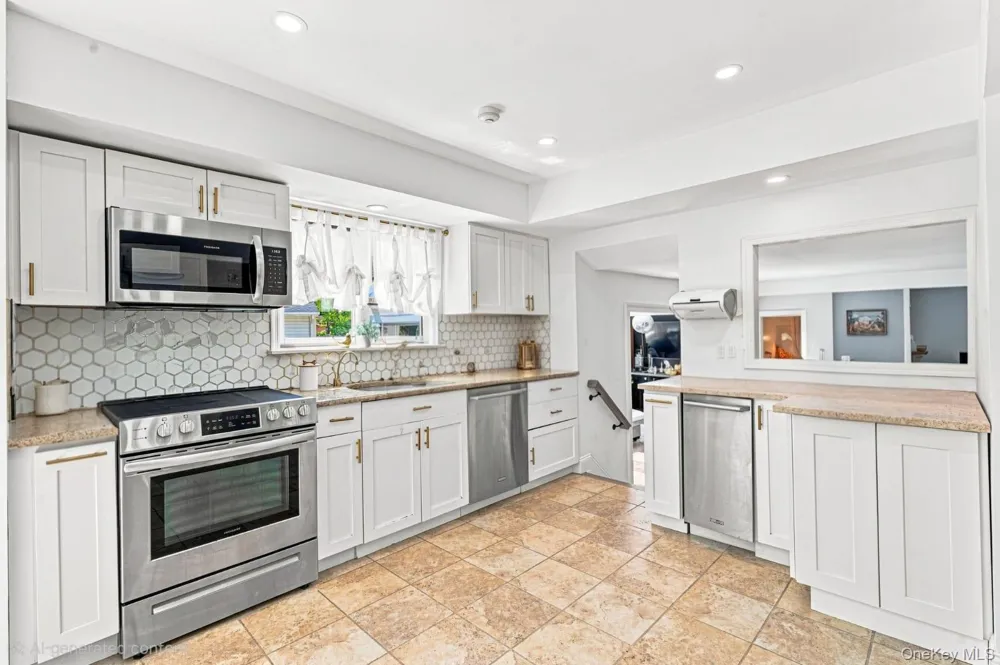 962 Mildred Drive Baldwin, NY 11510