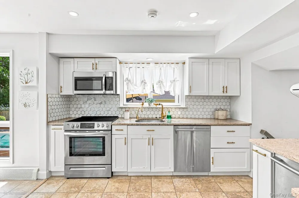 962 Mildred Drive Baldwin, NY 11510