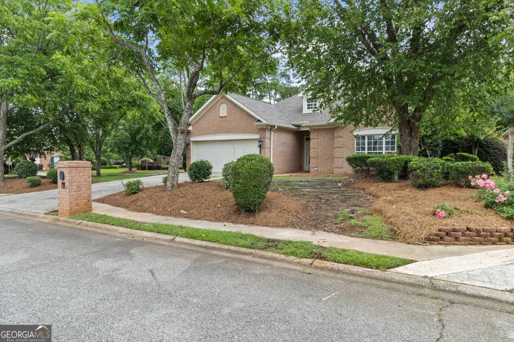 101 Orchard LN Centerville, GA 31028
