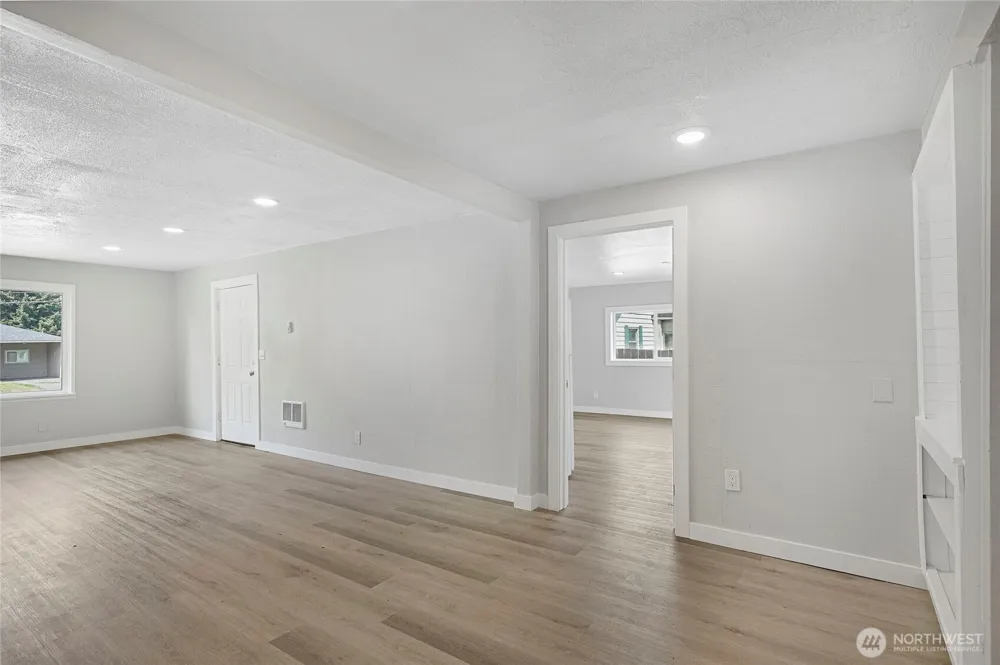 256 Douglas Street Longview, WA 98632