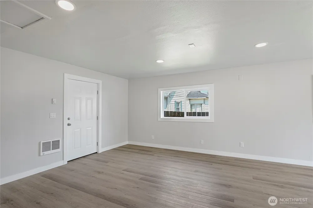 256 Douglas Street Longview, WA 98632