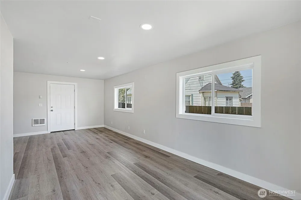 256 Douglas Street Longview, WA 98632