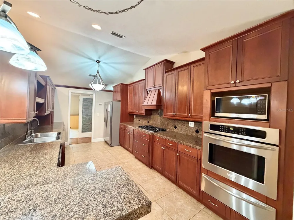 11512 NW 13TH LANE Gainesville, FL 32606