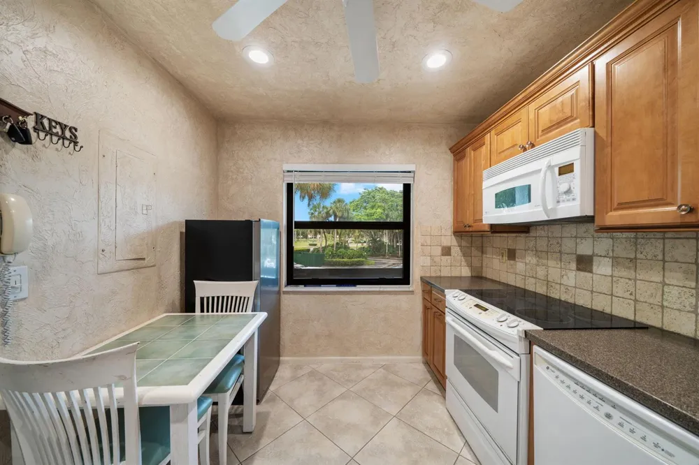 21669 TALL PALM CIRCLE #1B Boca Raton, FL 33433