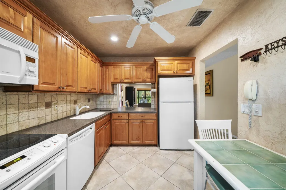 21669 TALL PALM CIRCLE #1B Boca Raton, FL 33433