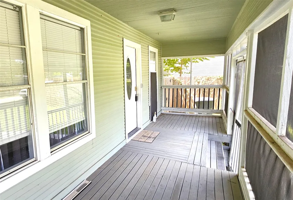 219 Texas Avenue Bacliff, TX 77518