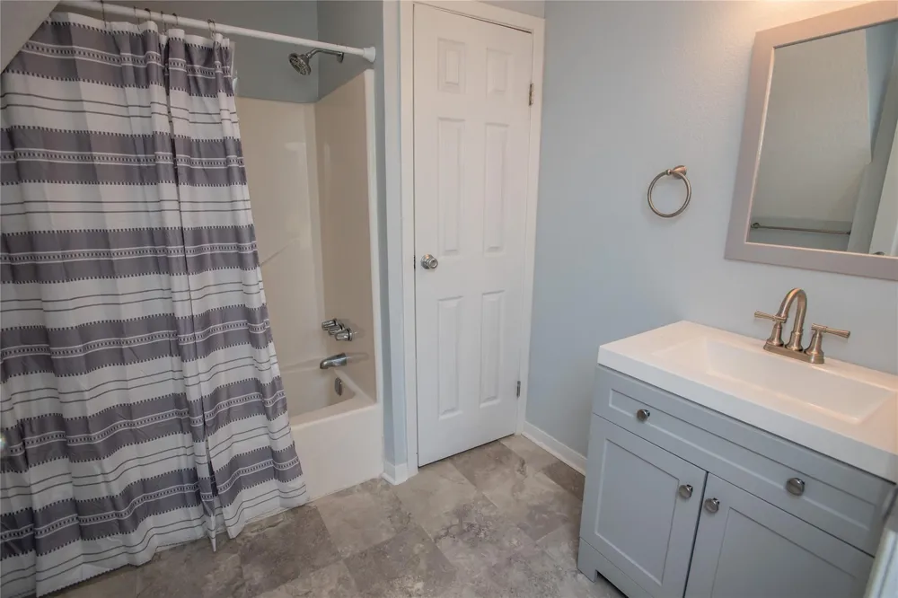 219 Texas Avenue Bacliff, TX 77518
