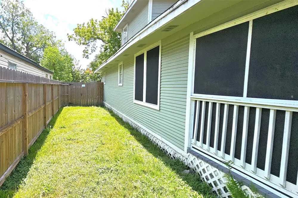 219 Texas Avenue Bacliff, TX 77518