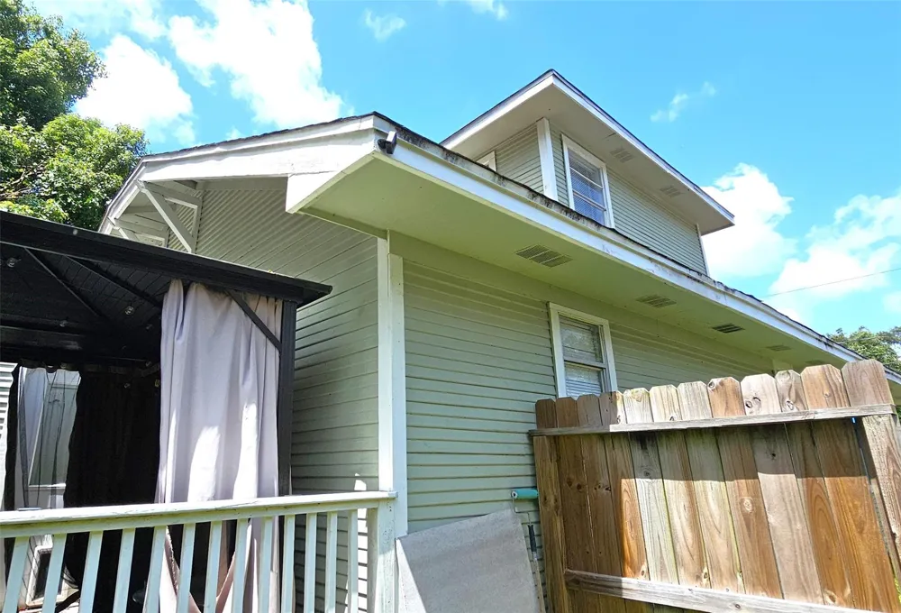 219 Texas Avenue Bacliff, TX 77518