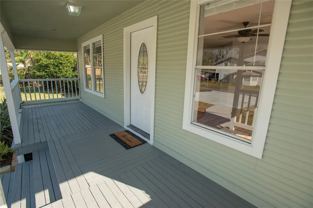 219 Texas Avenue Bacliff, TX 77518